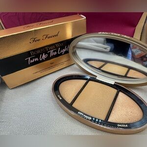 Too faced born this way ‘turn up the light’ tan complexion enhancing highlight